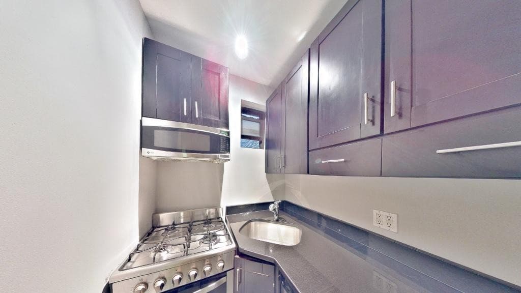 230 East 32nd Street, photo 5