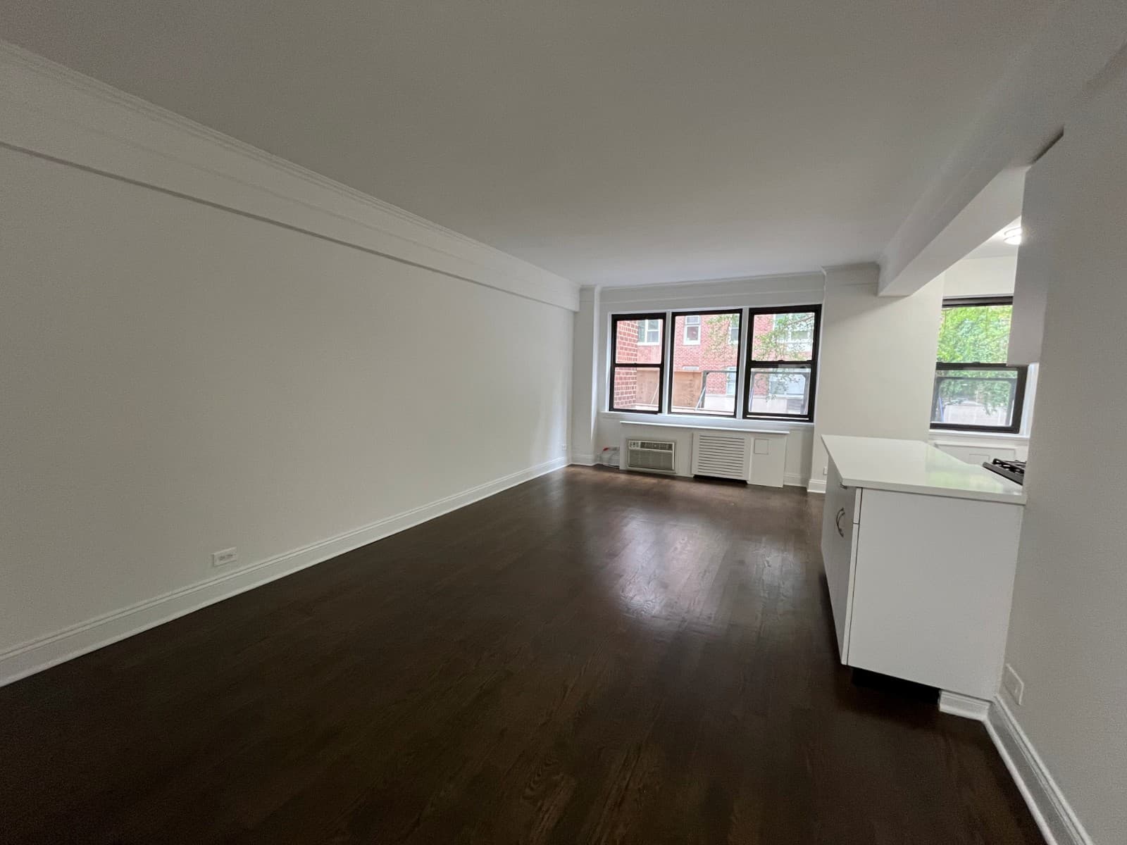 Studio apartment at 20 Beekman PL, Unit 5E, Midtown East, photo 4 of 9
