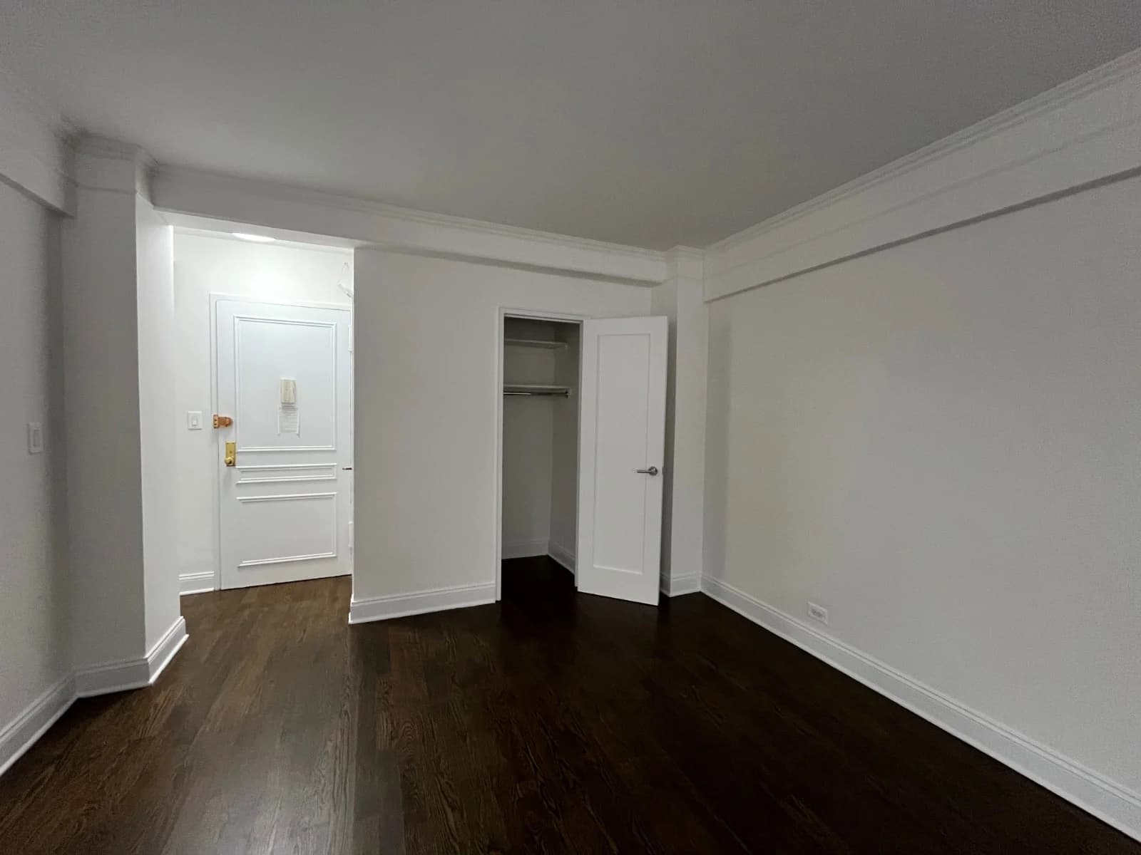 Studio apartment at 20 Beekman PL, Unit 5E, Midtown East, photo 6 of 9