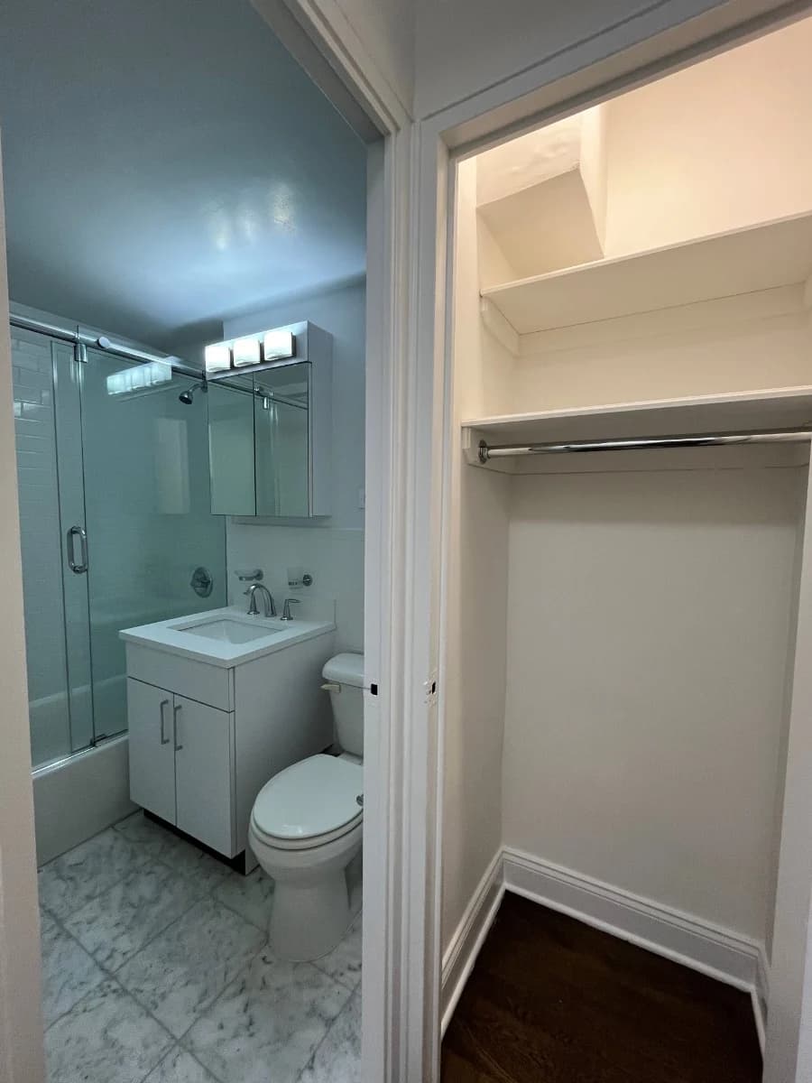 Studio apartment at 20 Beekman PL, Unit 5E, Midtown East, photo 5 of 9