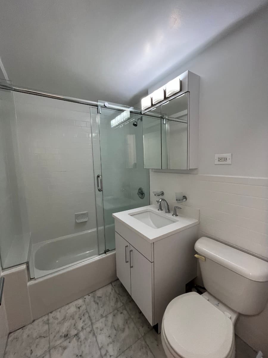 Studio apartment at 20 Beekman PL, Unit 5E, Midtown East, photo 8 of 9