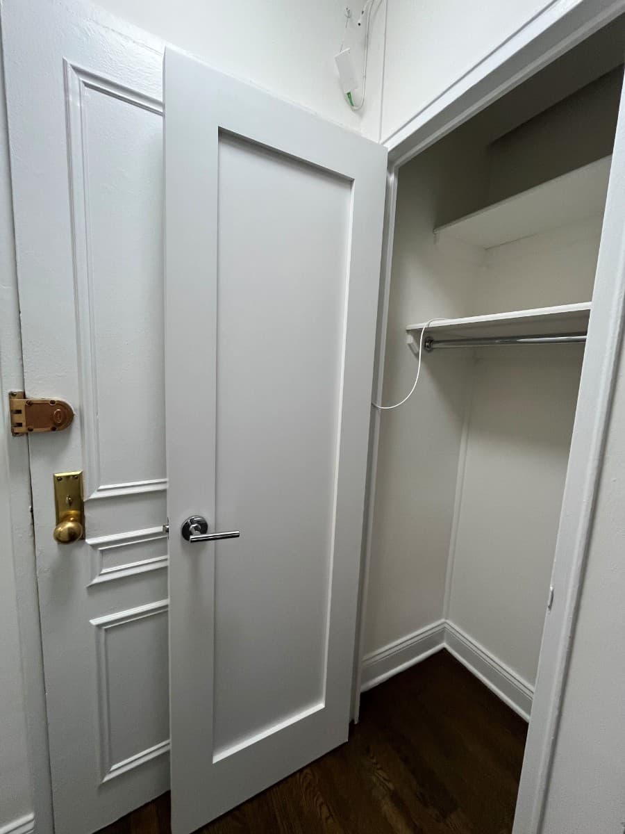 Studio apartment at 20 Beekman PL, Unit 5E, Midtown East, photo 9 of 9