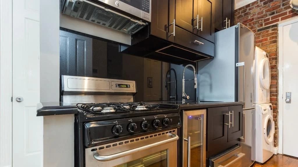 4 bed apartment at 199 East 3rd Street, Unit 1A, East Village, photo 6 of 9