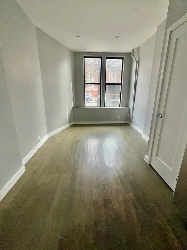 291 Pleasant Avenue, photo 2