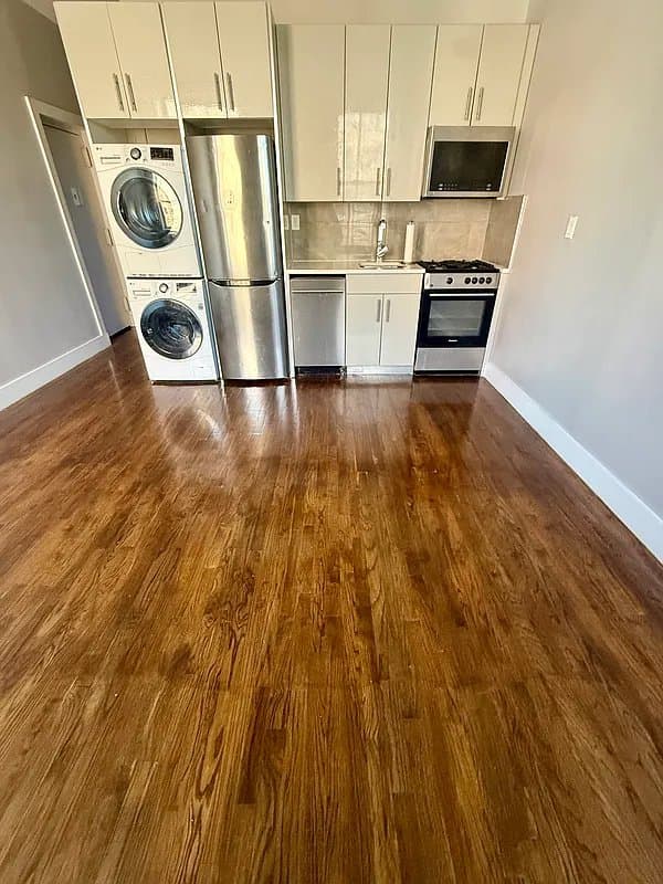 102 East 116th Street, photo 2