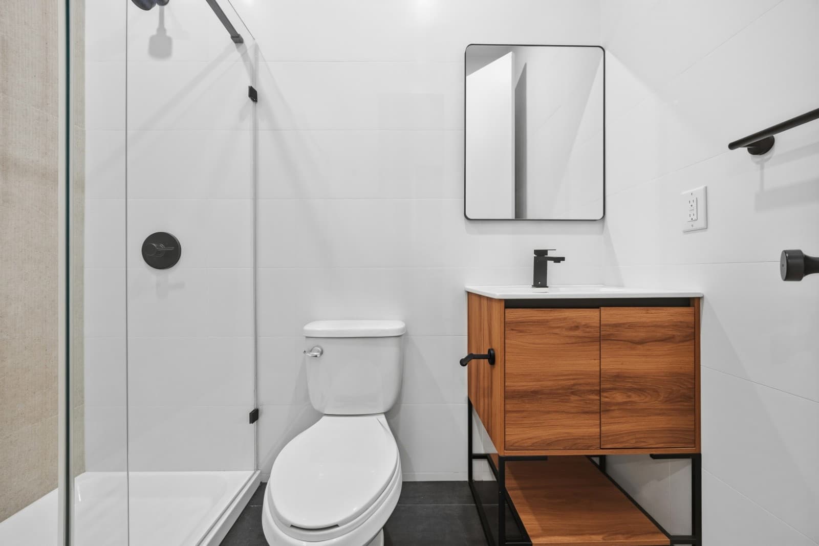 2 bed apartment at 379 Hawthorne Street, Unit 4B, Prospect Lefferts Gardens, photo 9 of 12