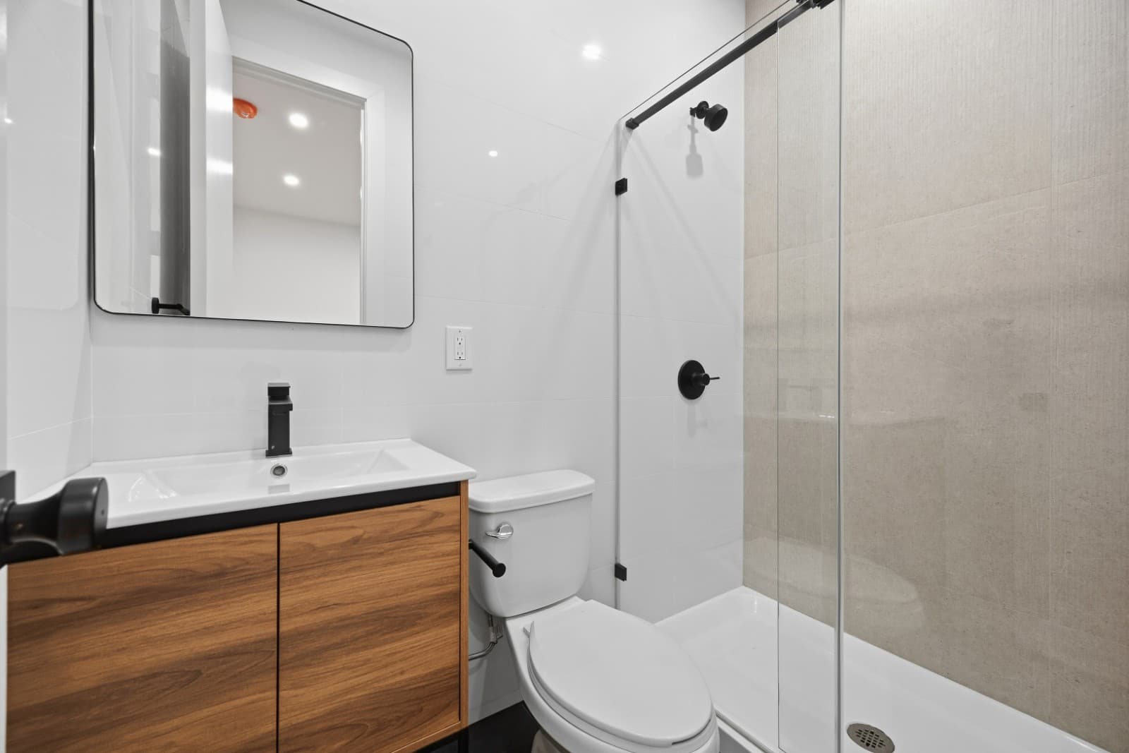 2 bed apartment at 379 Hawthorne Street, Unit 4B, Prospect Lefferts Gardens, photo 10 of 12