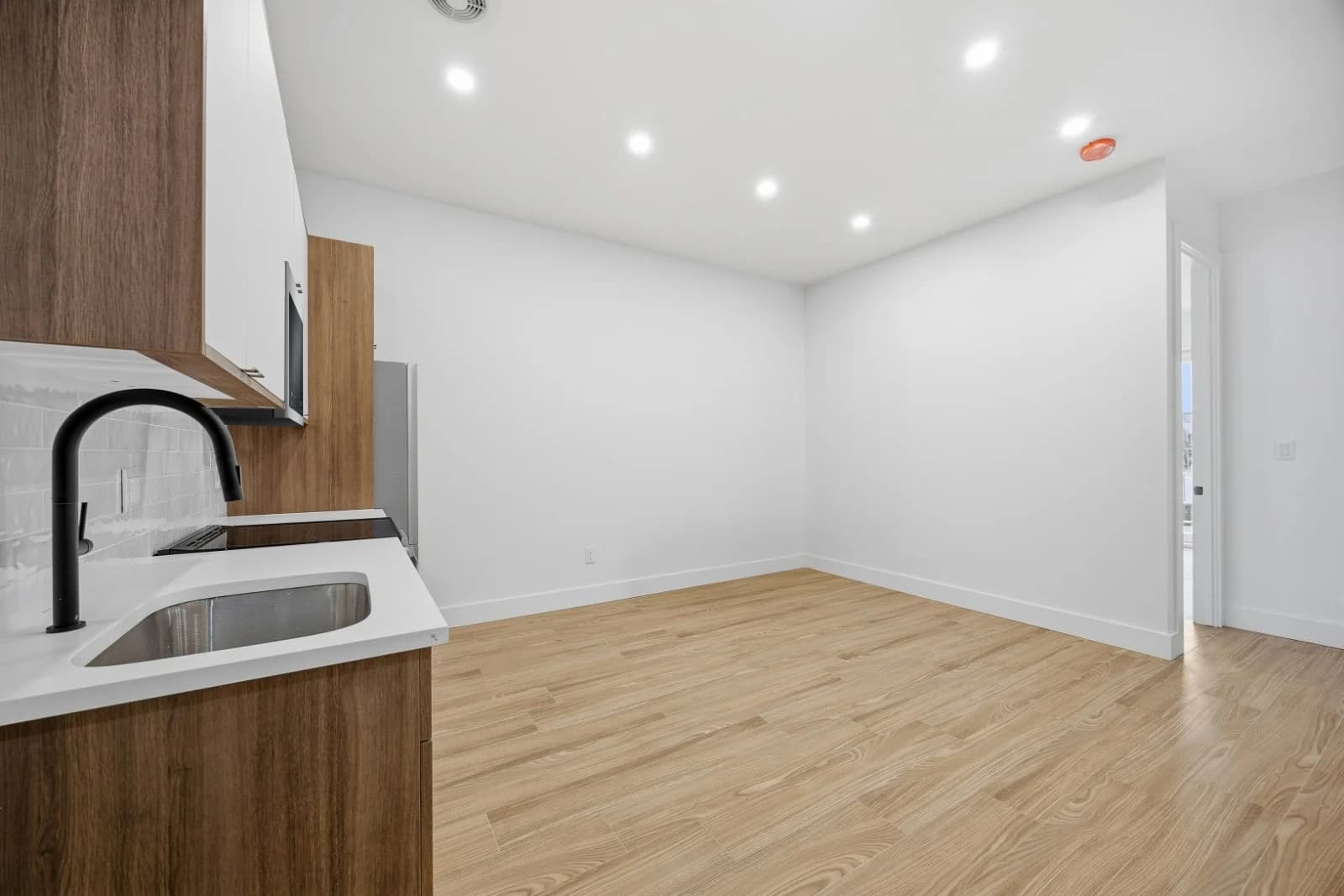 2 bed apartment at 379 Hawthorne Street, Unit 3B, Prospect Lefferts Gardens, photo 6 of 12