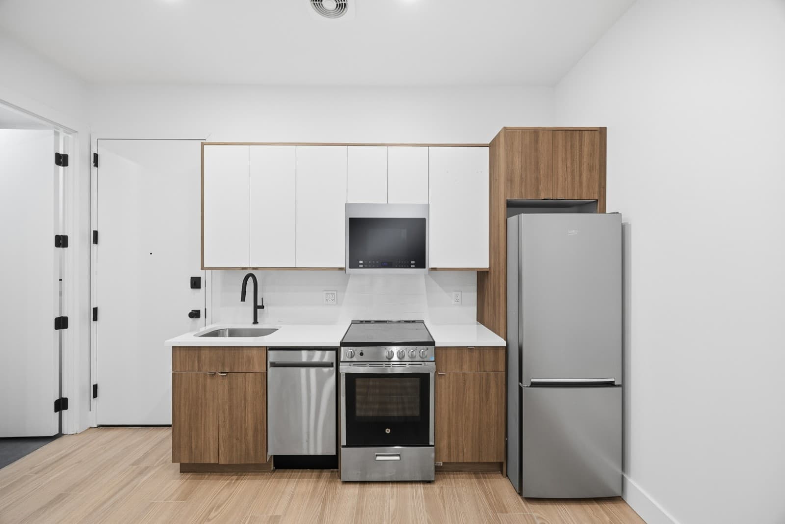 2 bed apartment at 379 Hawthorne Street, Unit 3B, Prospect Lefferts Gardens, photo 8 of 12