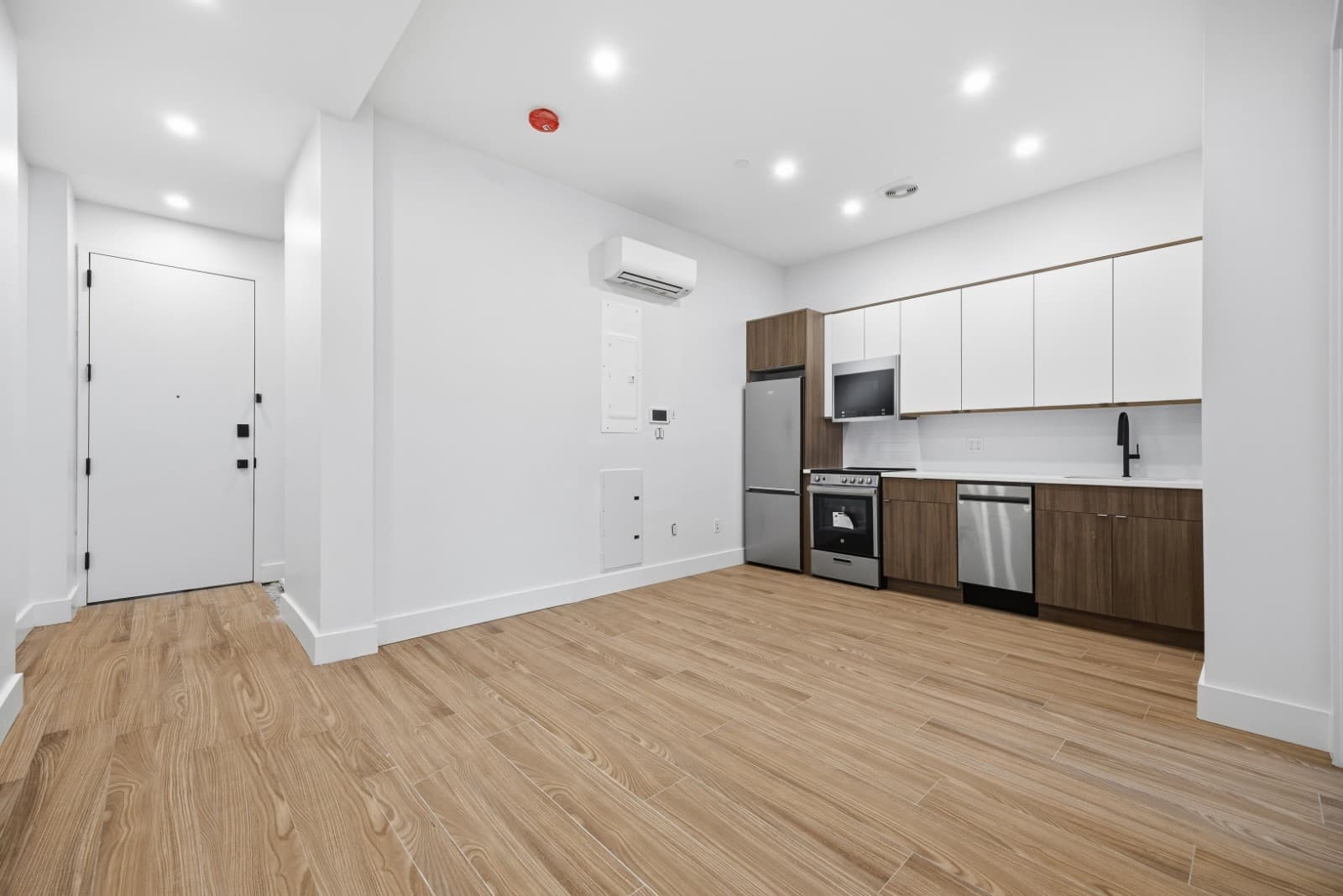 379 Hawthorne Street, photo 2