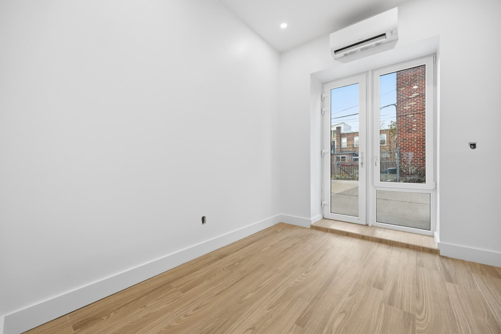 379 Hawthorne Street, photo 3