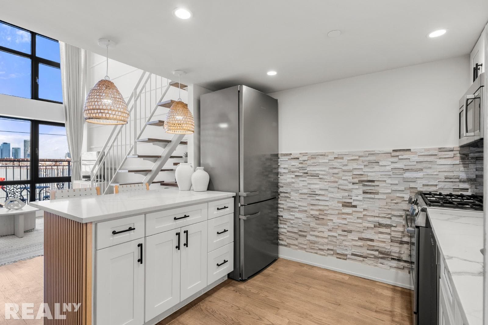 282 Nassau Avenue, photo 3