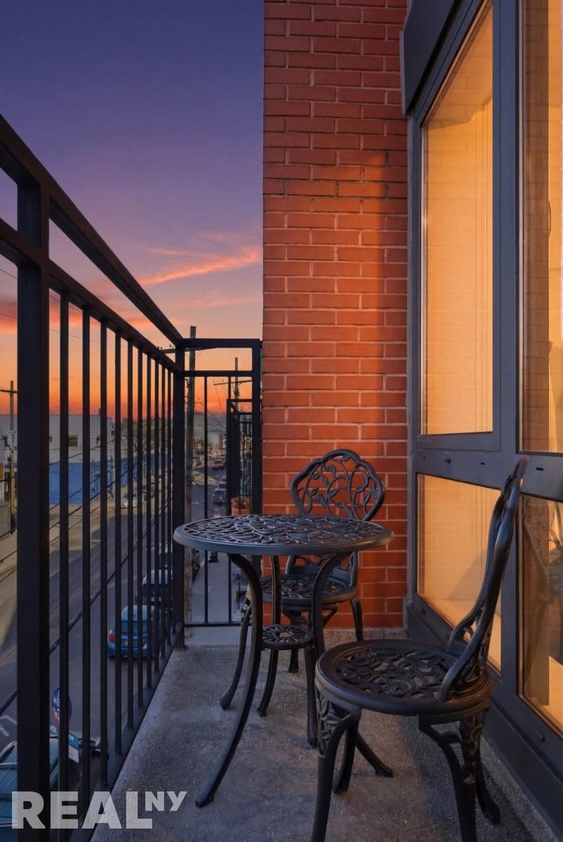 282 Nassau Avenue, photo 2