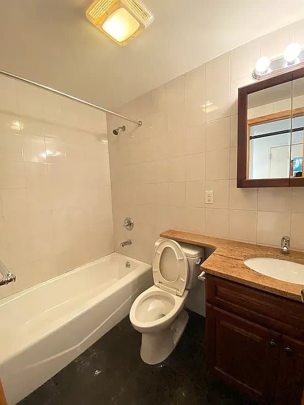 1 bed apartment at 120 Madison Street, Unit 3, Chinatown, photo 6 of 6