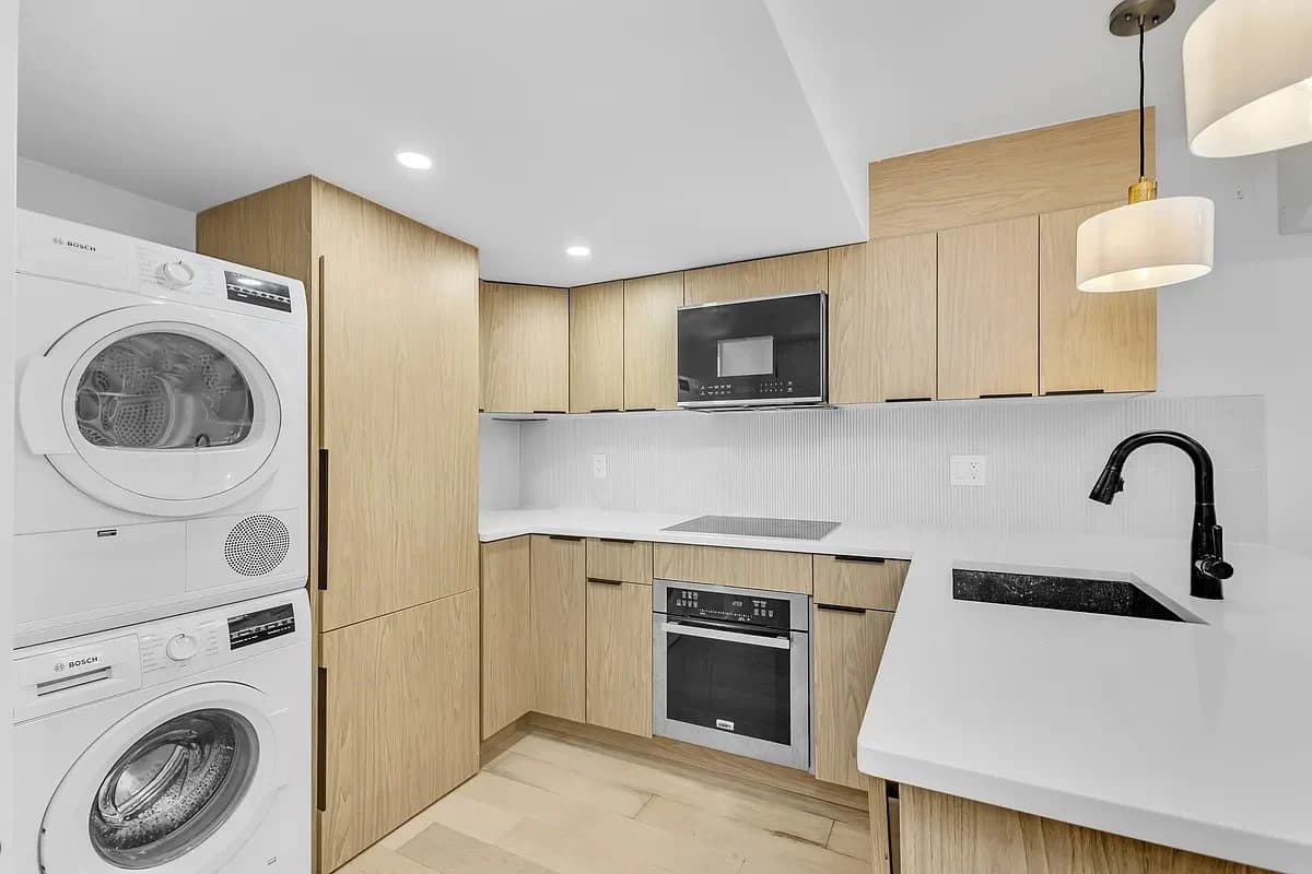 704 Eighth Avenue, photo 4