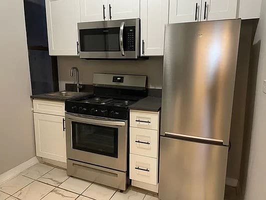 231 East 4th Street, photo 3