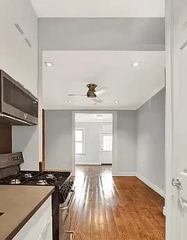 1 bed apartment at 697 Tenth Avenue, Unit 2RN, Hell's Kitchen, photo 3 of 5