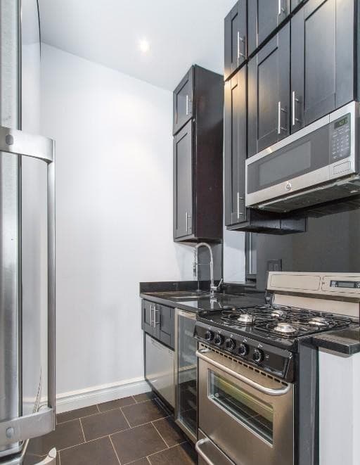 1 bed apartment at 722 Tenth Avenue, Unit 4A, Hell's Kitchen, photo 3 of 4