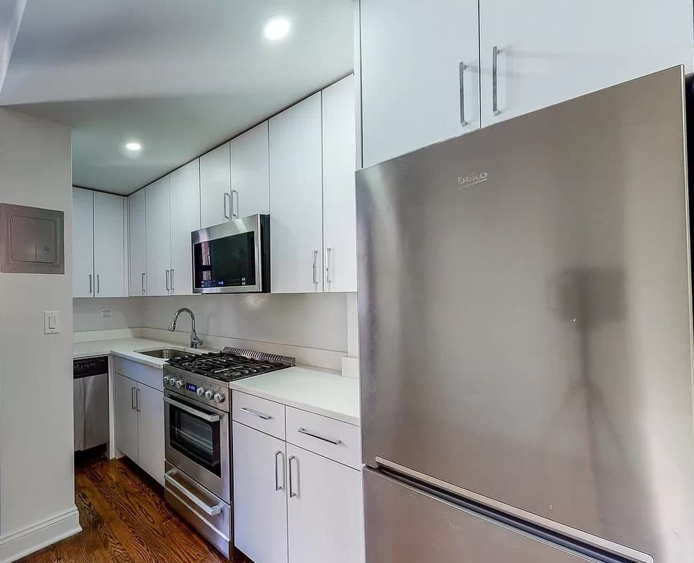 Studio apartment at 165 E 35th St, Unit 3C, Murray Hill, photo 3 of 6