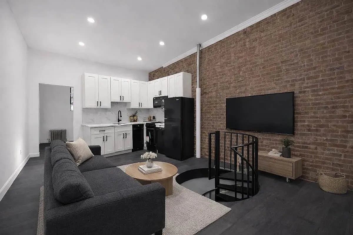 518 East 83rd Street, photo 2