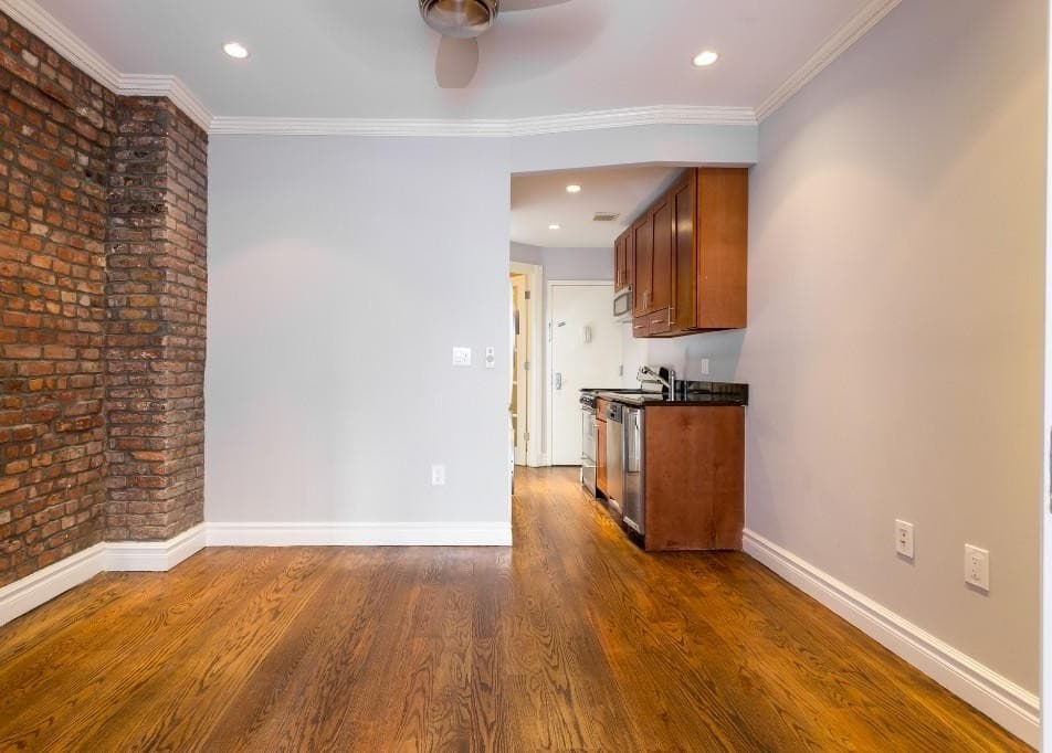 134 Orchard Street, photo 3