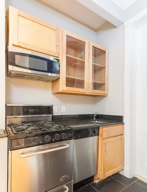 1 bed apartment at 95 Perry Street, Unit 1, West Village, photo 3 of 4