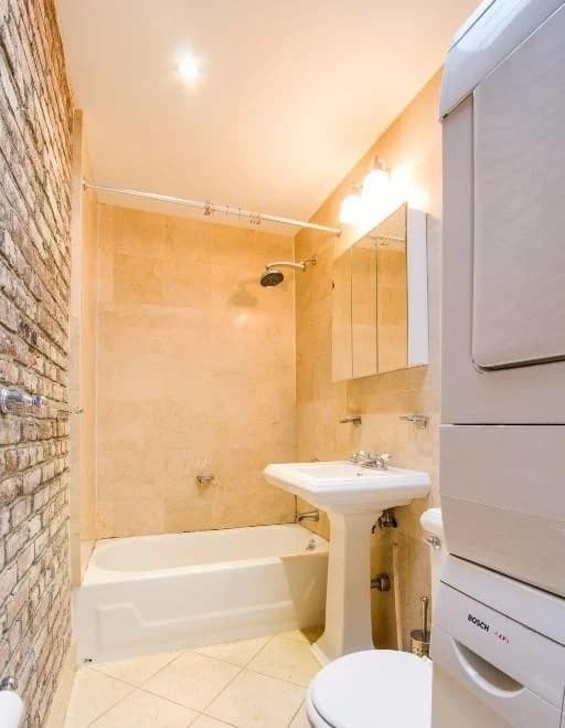 1 bed apartment at 95 Perry Street, Unit 1, West Village, photo 4 of 4