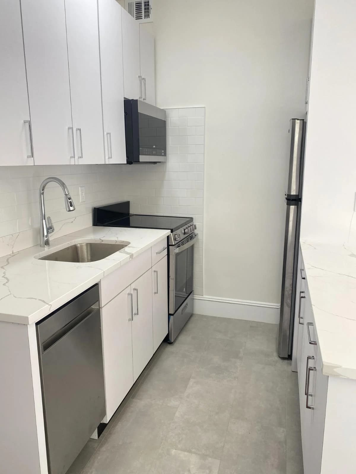 Studio apartment at 160 W 73rd St, Unit 10A, Upper West Side, photo 5 of 8