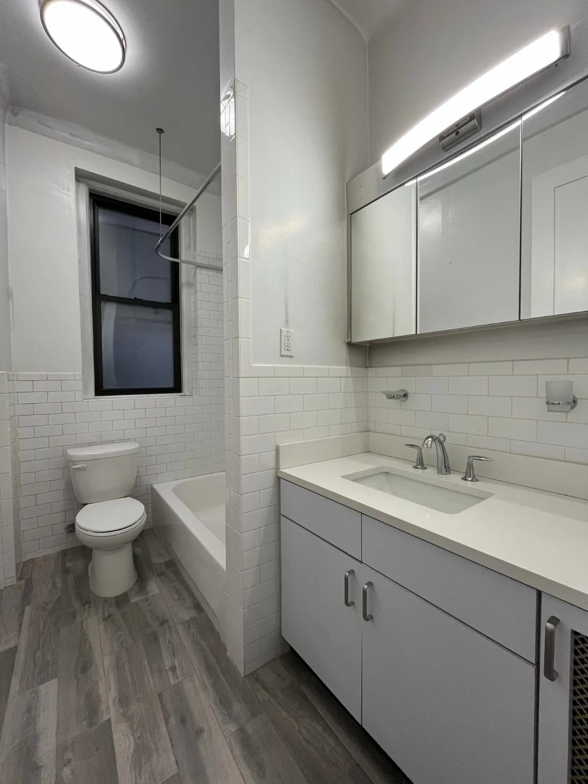 1 bed apartment at 200 West 58th Street, Unit 8D, Midtown West, photo 6 of 7