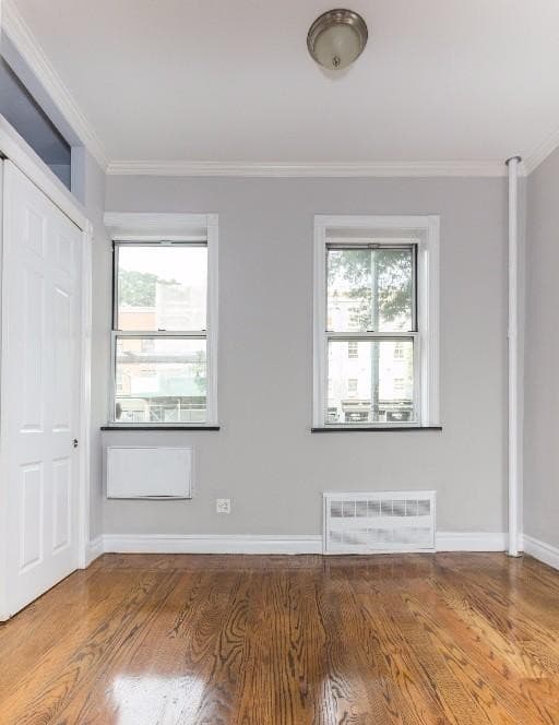 562 Hudson St, photo 5