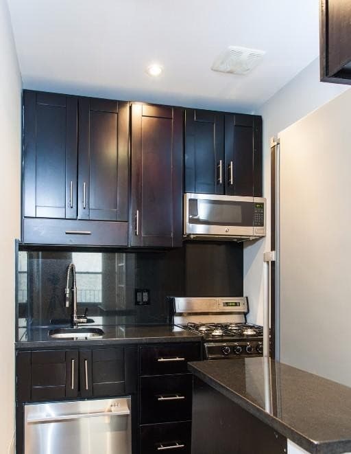 1 bed apartment at 562 Hudson St, Unit 4, West Village, photo 4 of 5