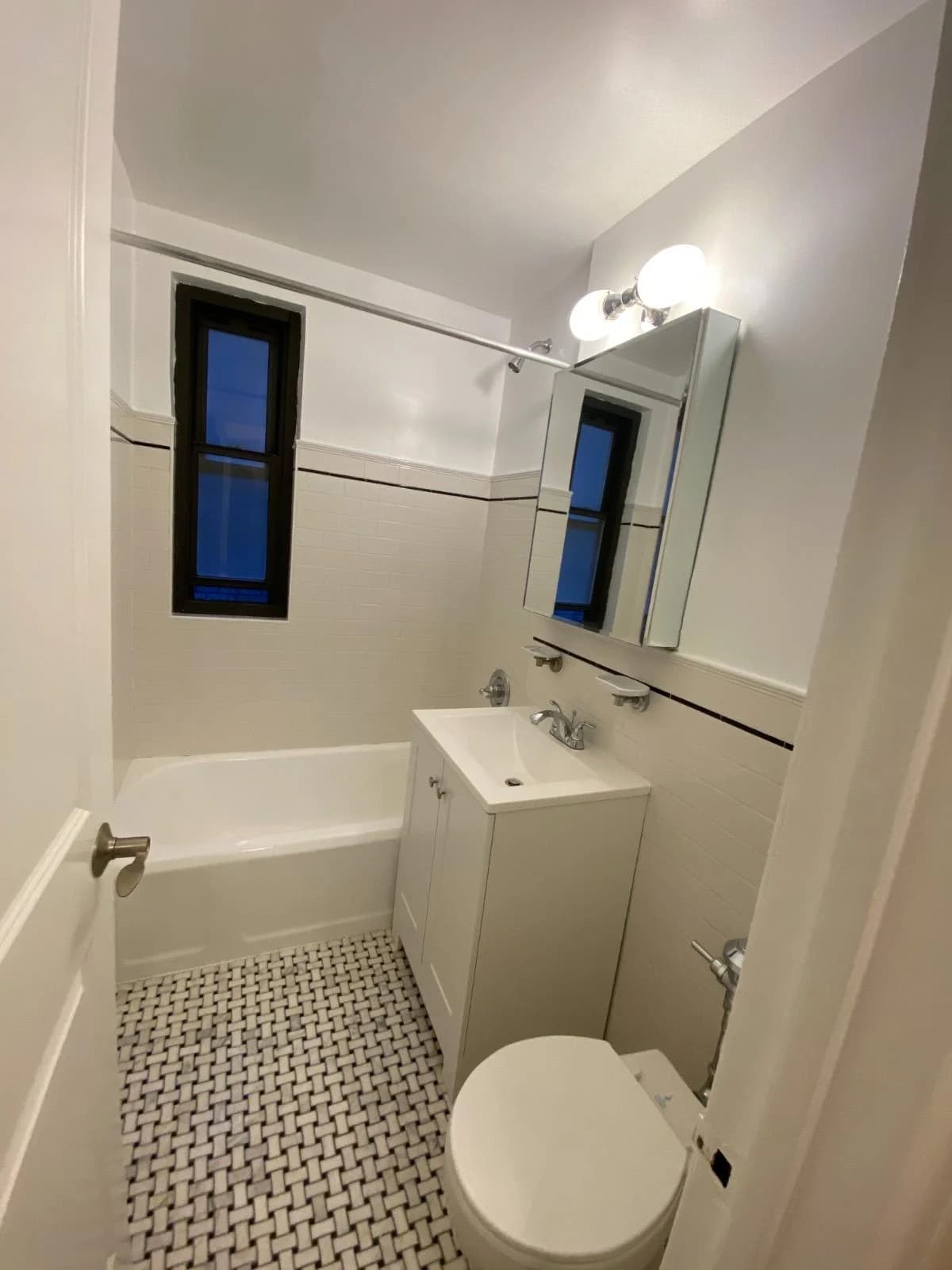 Studio apartment at 141 E 56th St, Unit 7E, Midtown East, photo 5 of 6