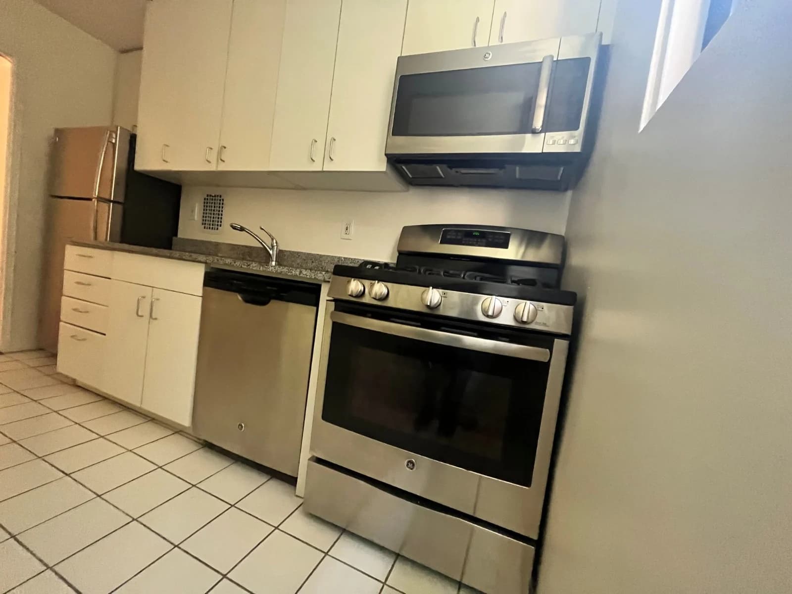 1 bed apartment at 333 E 49th St, Unit 11J, Midtown East, photo 6 of 8