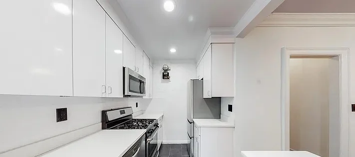 1 bed apartment at 71 West 12th Street, Unit 6E, Greenwich Village, photo 3 of 4