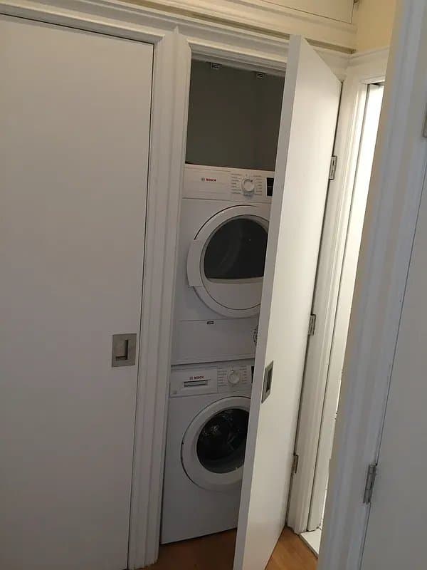 Studio apartment at 220 Sullivan Street, Unit 5H, Greenwich Village, photo 5 of 7