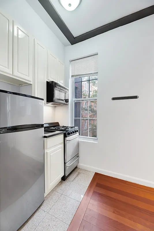 Studio apartment at 220 Sullivan Street, Unit 5H, Greenwich Village, photo 4 of 7