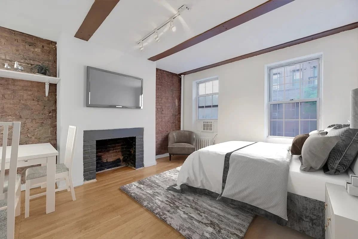 Studio apartment at 220 Sullivan Street, Unit 5H, Greenwich Village, photo 2 of 7