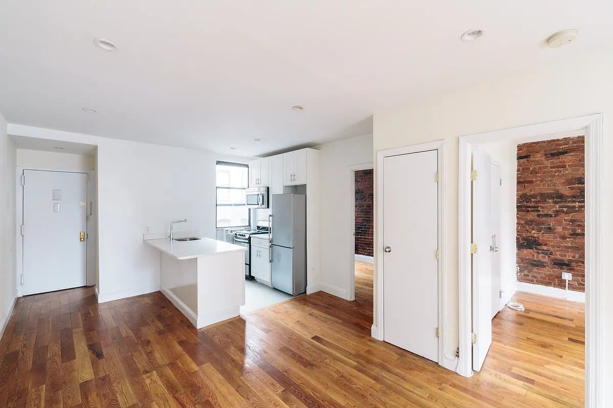 2 bed apartment at 141 West 10th Street, Unit 21, West Village, photo 7 of 11