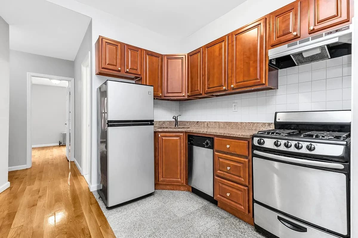 566 Baltic Street, photo 4