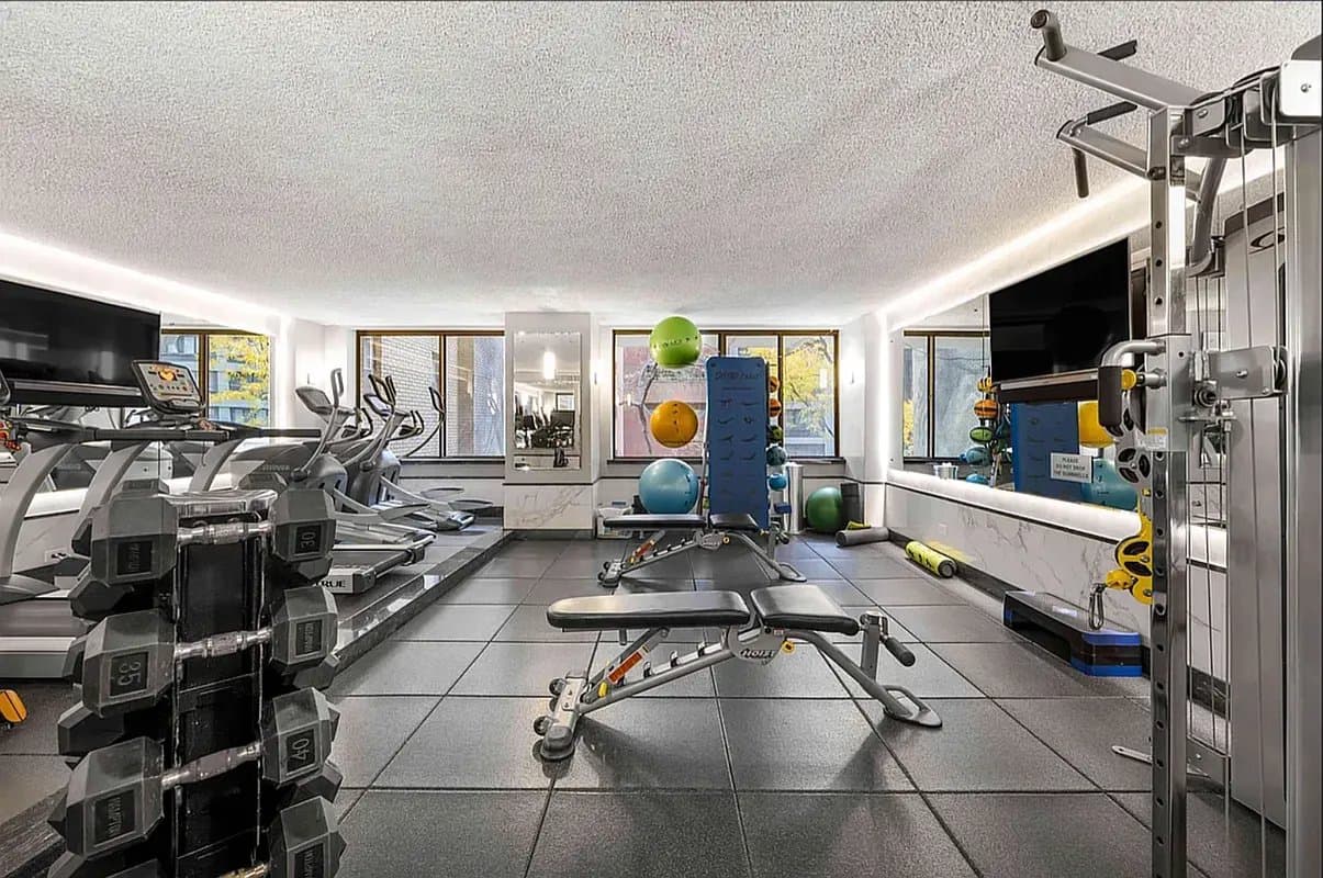 Studio apartment at 245 East 44th Street, Unit 6F, Midtown East, photo 4 of 7