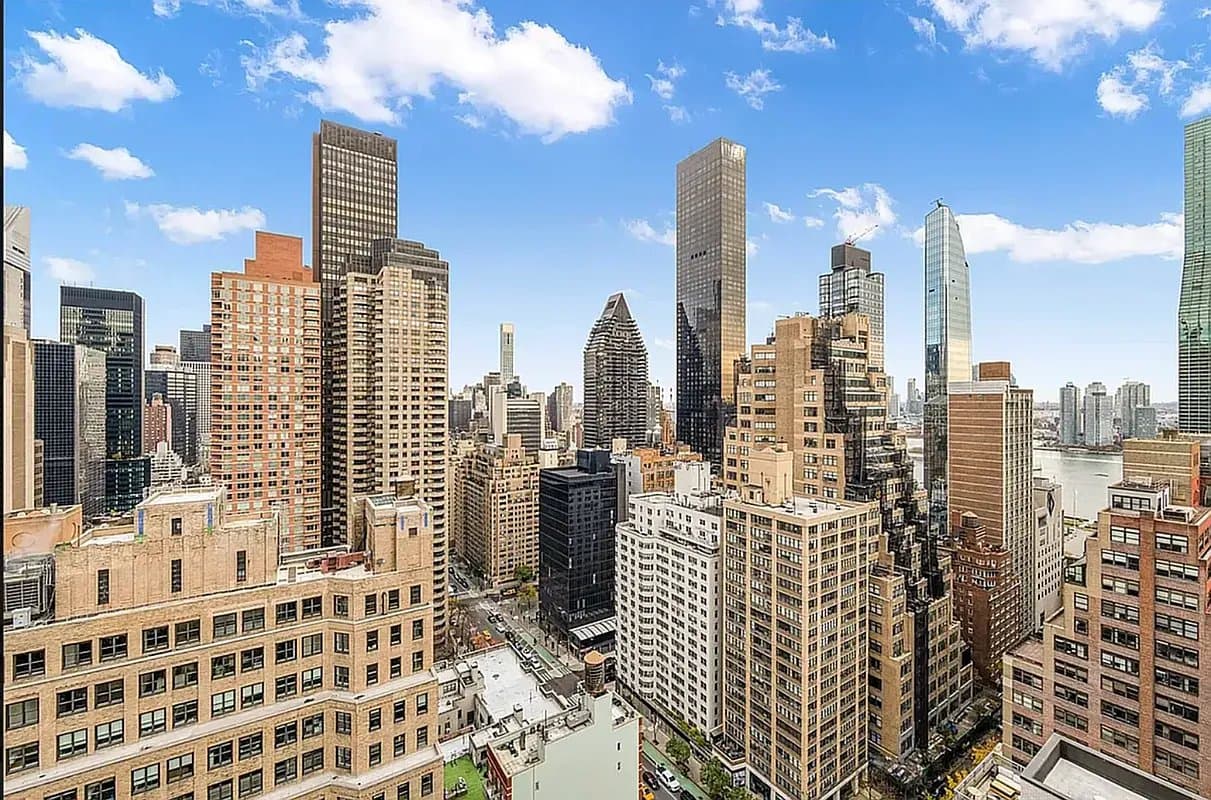 Studio apartment at 245 East 44th Street, Unit 6F, Midtown East, photo 6 of 7