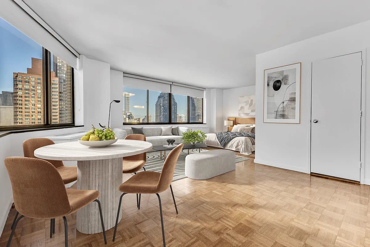 Studio apartment at 245 East 44th Street, Unit 6F, Midtown East, photo 1 of 7