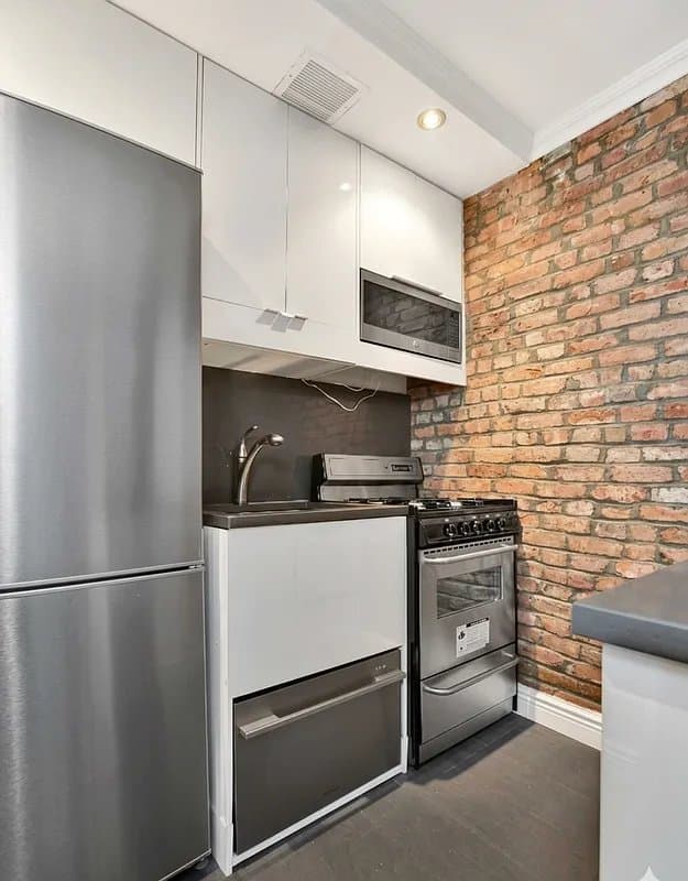 527 East 5th Street, photo 3