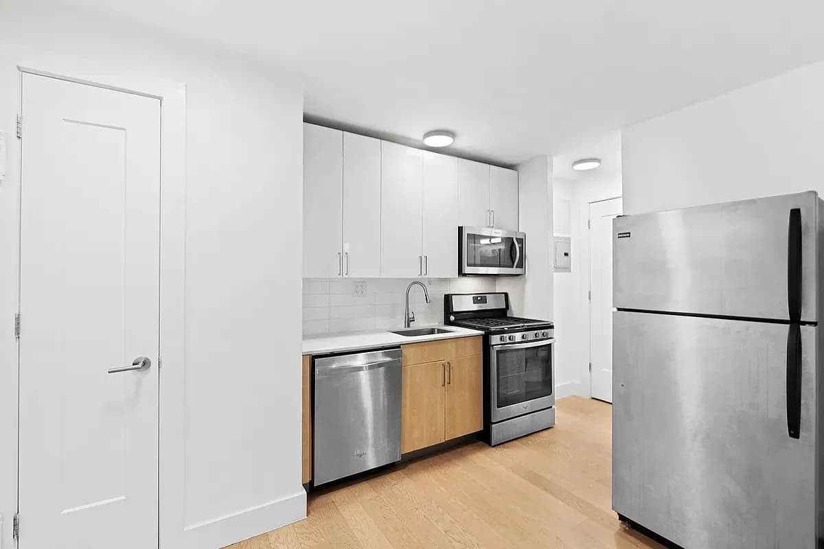 Studio apartment at 30 West 141st Street, Unit 16B, Harlem, photo 3 of 4