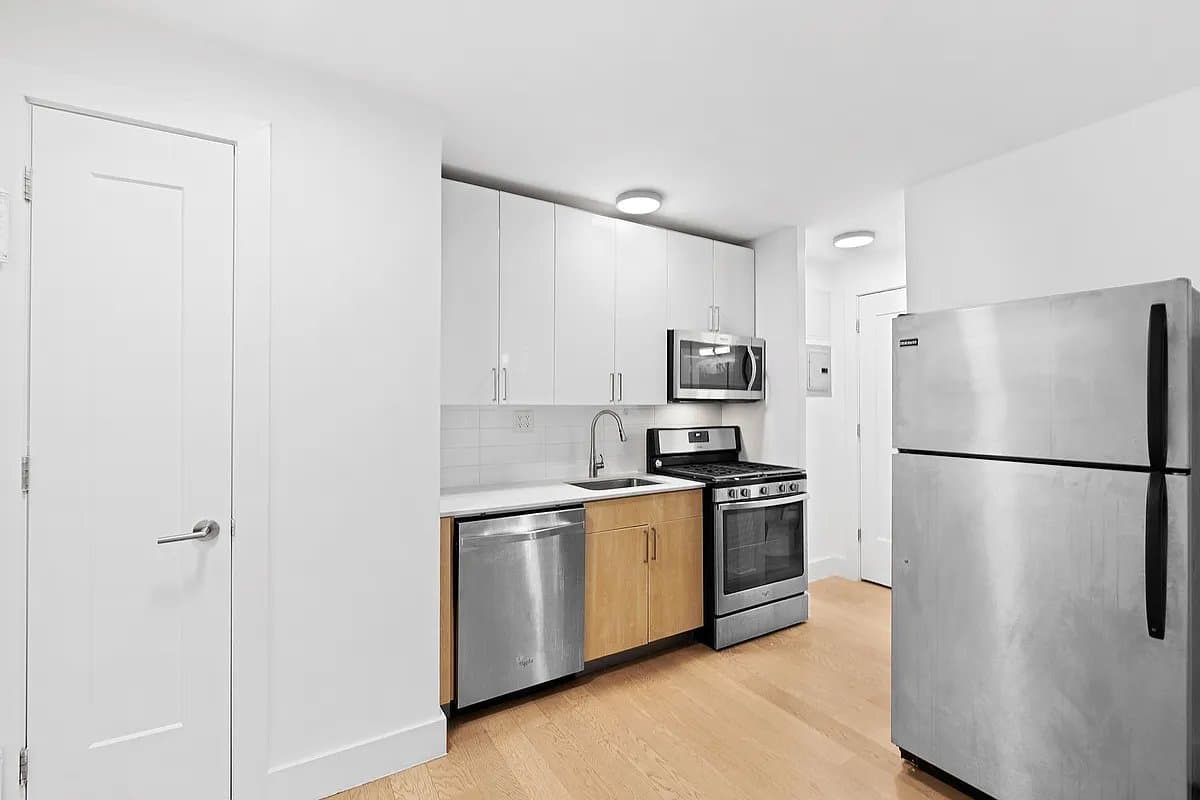 Studio apartment at 2300 Fifth Avenue, Unit 11K, Harlem, photo 3 of 4