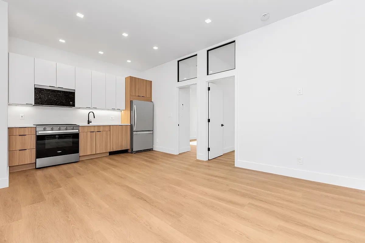 3 bed apartment at 425 West 57th Street, Unit 2H, Hell's Kitchen, photo 4 of 10