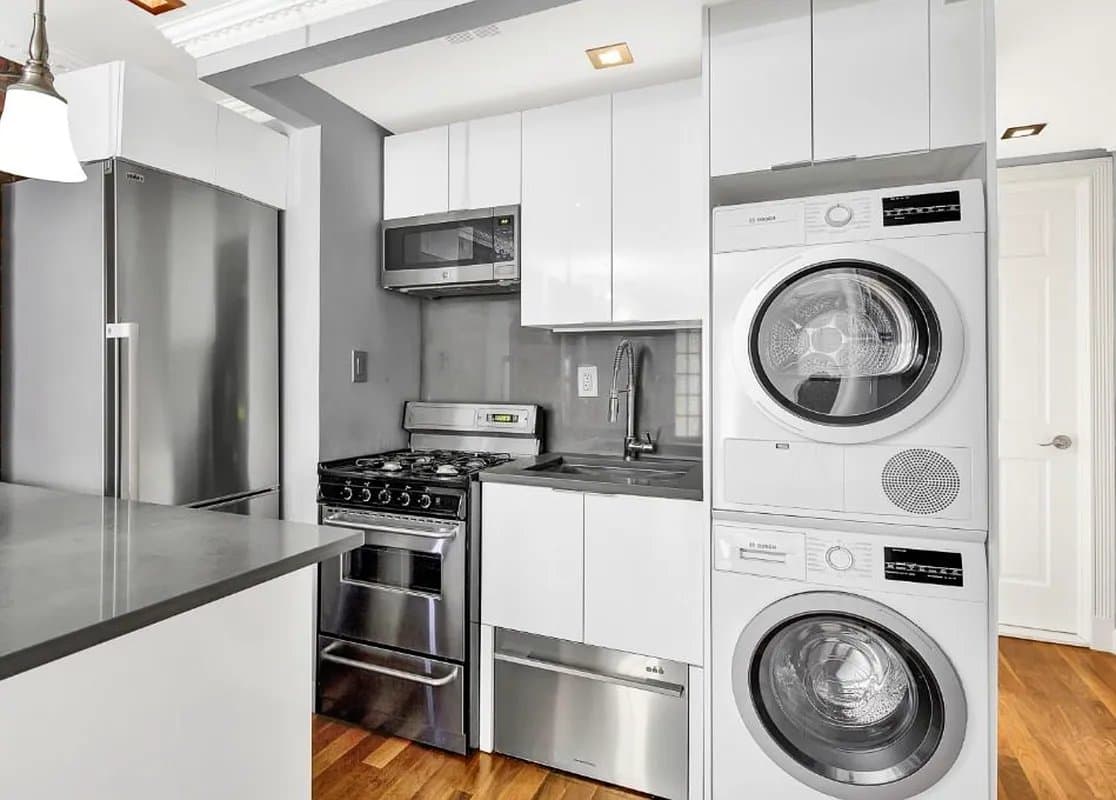 166 Mulberry Street, photo 2
