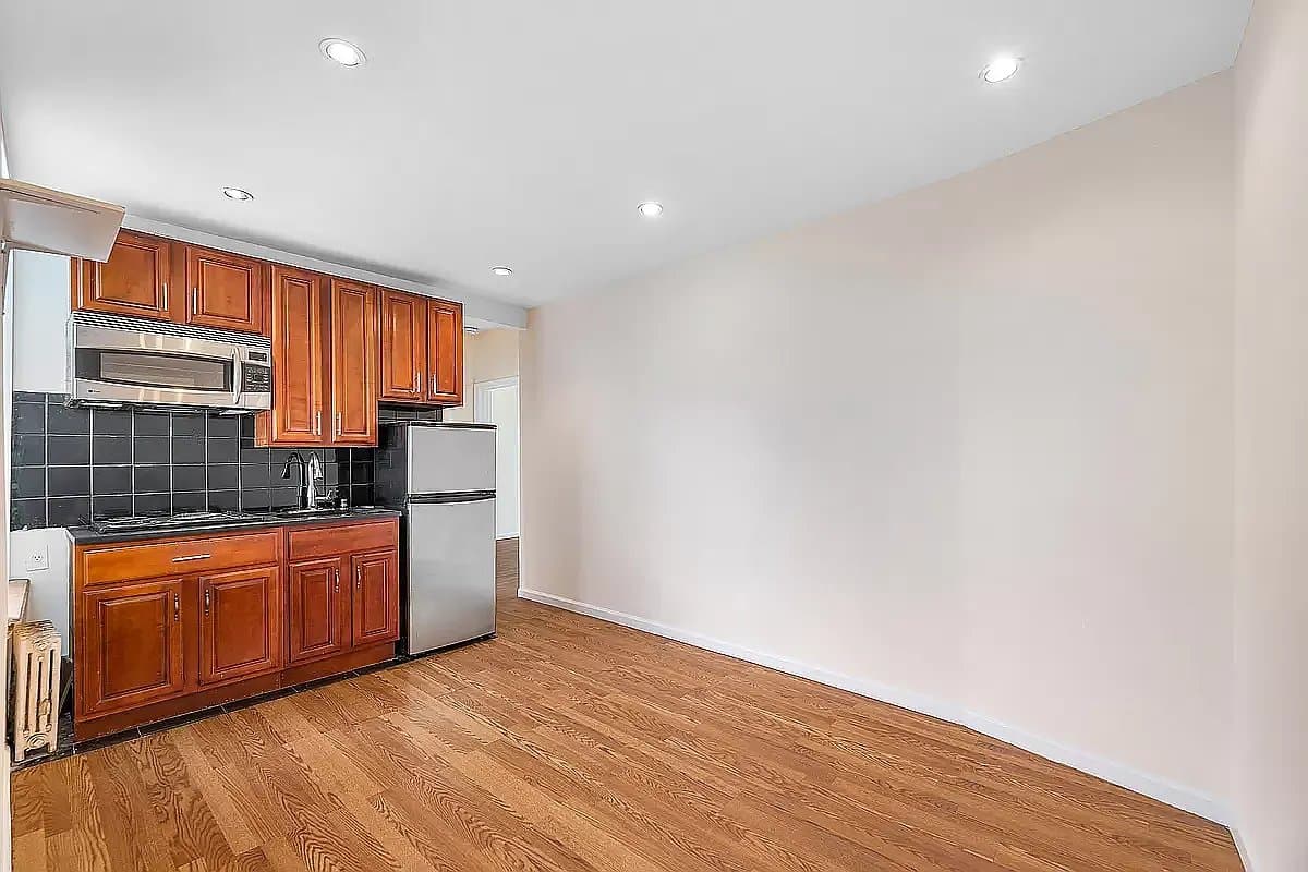 1 bed apartment at 619 East 5th Street, Unit 24, East Village, photo 4 of 6