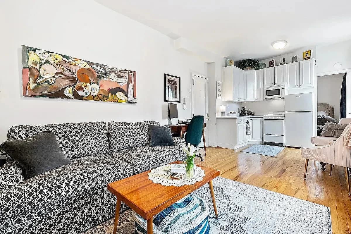 1 bed apartment at 240 Sullivan Street, Unit 22, Greenwich Village, photo 2 of 4