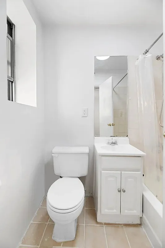 Studio apartment at 239 West 63rd Street, Unit 6D, Upper West Side, photo 6 of 6